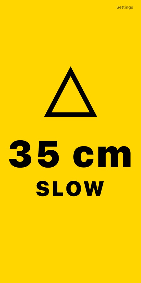 Yellow screen with a triangle, 35 cm and SLOW